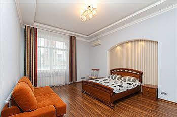 Uavoyage Business Apartments Kiev Extérieur photo
